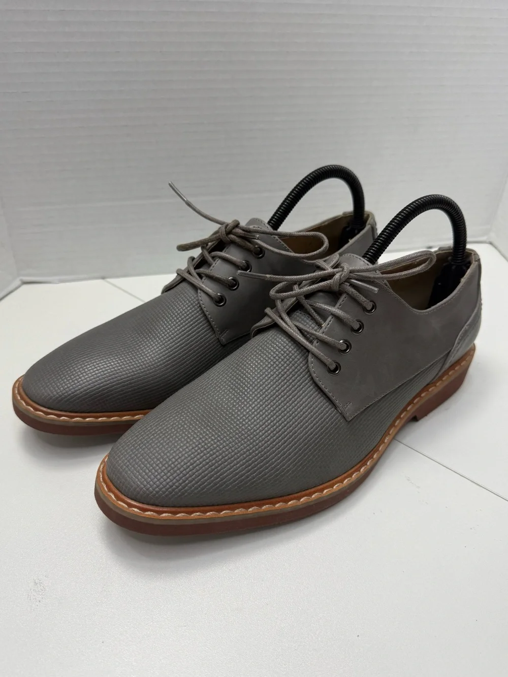 Unlisted by Kenneth Cole Grey Textured Lace-Up Oxfords size 7.5